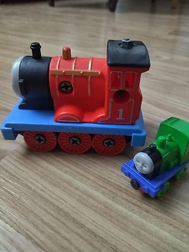 oyuncaq traktor: Uşaq oyuncağı – 2 ədəd lokomotiv fiquru dəsti. Xüsusiyyətlər: - — 1