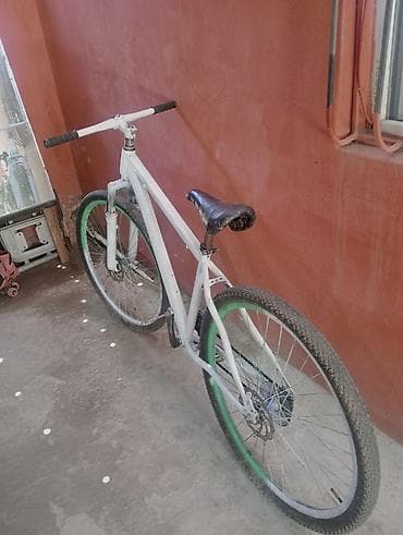 Велосипеды: Şəhər/trek tipli velosiped - Rəng: ağ gövdə, yaşıl haşiyəli təkər — 4