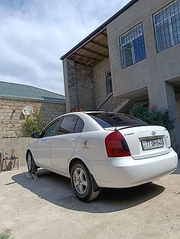 passat disk: Hyundai Accent (sedan), ağ rəng. Texniki xüsusiyyətlər və təchizat: - — 10