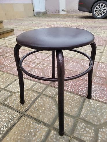 qoyun dərisi: Metal karkaslı dairəvi taburet dəsti – 4 ədəd -Qiymət 13 AZN .ÇOX — 2