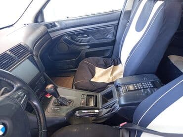 e39: BMW 5 Series E39 sedan - Kuzov: sedan, gümüşü rəng - Nömrə nişanı: AZ — 10