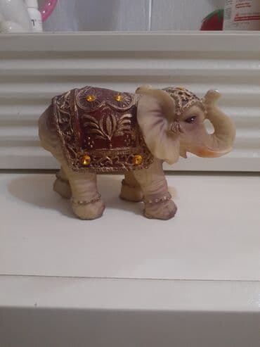 CD, DVD disklər və kassetlər: Fil statuetka. 8 azn — 2