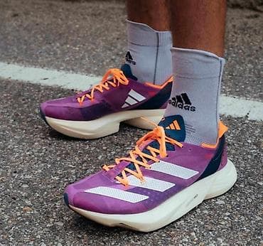 Məhsul: Qaçış ayaqqabısı – adidas (yüksək performans) Təsvir: -