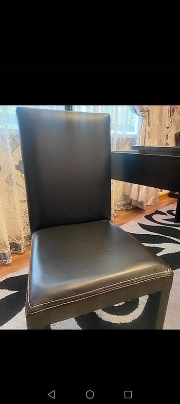 Xalca Guldan hediye olunur