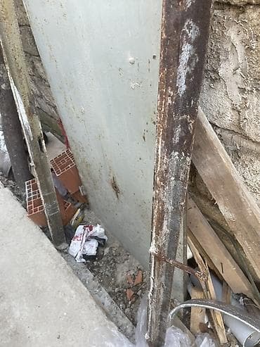 Metal qapı və kürsü (qutu) komplekti - Material: qalın metal