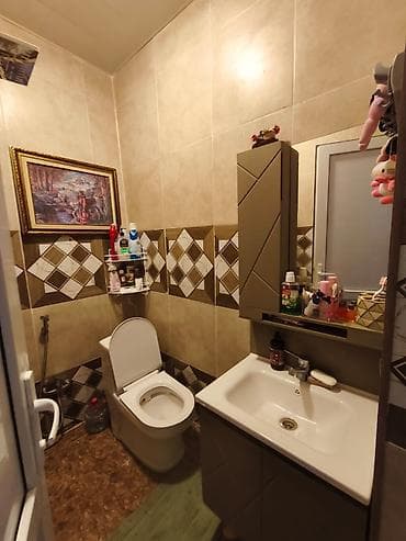 kiraye evler memar ecemi: Satılır – həyət evi - Torpaq sahəsi: darvazalı, hasarlı həyət; tam — 8