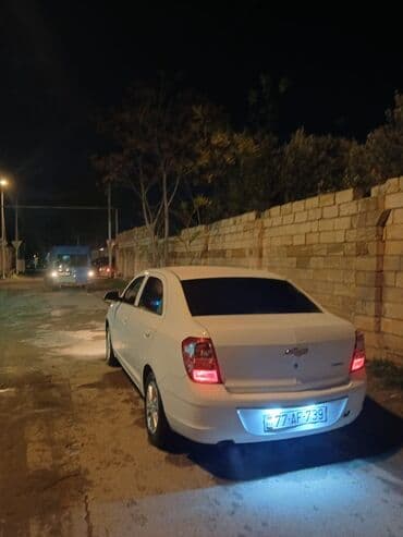 cobalt: Chevrolet Cobalt sedan – ağ rəng, 4 qapı, ön və arxa işıqlar tam — 2
