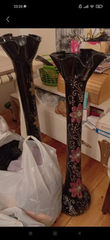 Vaza guldan 2 ededdir 1i 20 azn lalafo.az -da Vaza guldan 2 ededdir 1i 20 azn