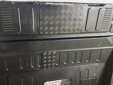 maşın şuşəsi: Məhsul: Yük bölməsi üçün metal arakəsmə/divider paneli Təsvir: - Yük — 1