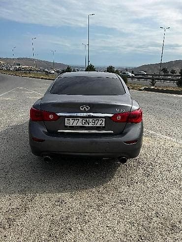 kubota: Infiniti Q50 sedan – boz metallik rəng, dinamik və zərif dizayn — 2