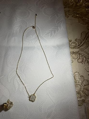 dini klon: Xupingdir!!! - Material: sarı tonlu metal zəncir - Kulon: dörd ləçəkli — 1