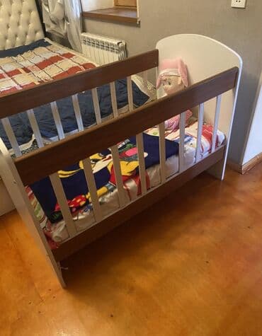 столик на кроватку: Uşaq beşiyi altinda dumbuşqasida var.özümüz çixarmişiq təzə kimidi — 1