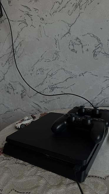 ps3 ps4: PlayStation 4 Slim oyun konsolu - Model: PS4 Slim, mat qara korpus — 1