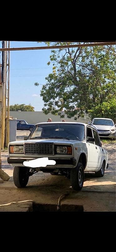 Model: VAZ 2107 sedan mator karopka mosd ela ici dolu masindi barter