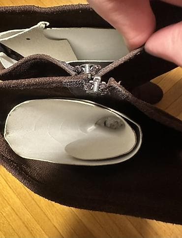 Женская обувь: Qışlıq zamşa ayaqqabıdır, 39 ölçüdədir. Cəmi 3 dəfə toyda geyinilib — 3