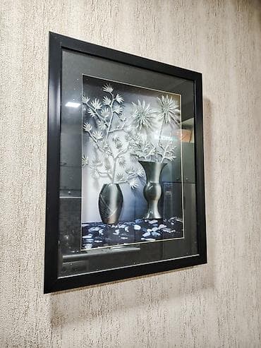 Yaxşı vəziyyətdə tablo satılır. Eni-43sm-uzunluq-54sm Qara