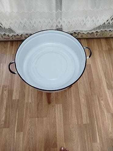 alət qabi: Ağ emal qab – geniş, dairəvi və iki tutacaqlı. Xüsusiyyətlər: - — 2