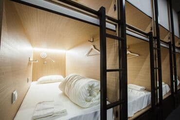 Otaqlar: Hostel bir gunu 10 azn temiz seliqeli 4 ulduz hostel Global Hotel — 1