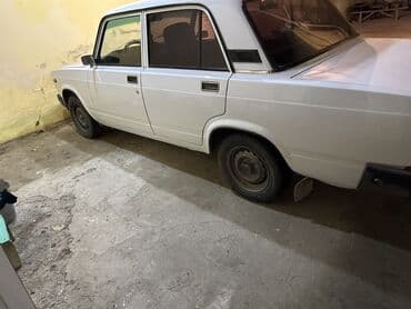 ваза стеклянная прозрачная высокая без узора: Otur sur masin çuruysuz udarsiz VAZ 2107, ağ rəng, sedan kuzov — 2