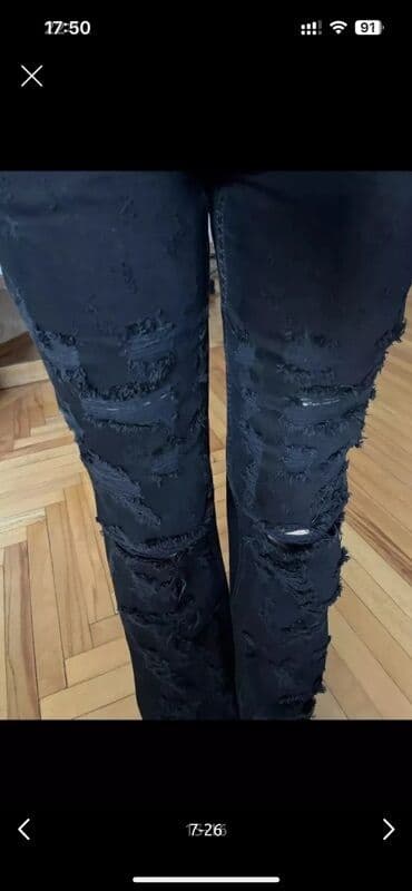 zeynep bastik baku: Zara Qara rəngli, yırtıq detallı cins şalvar. Dizlərdə və digər — 20