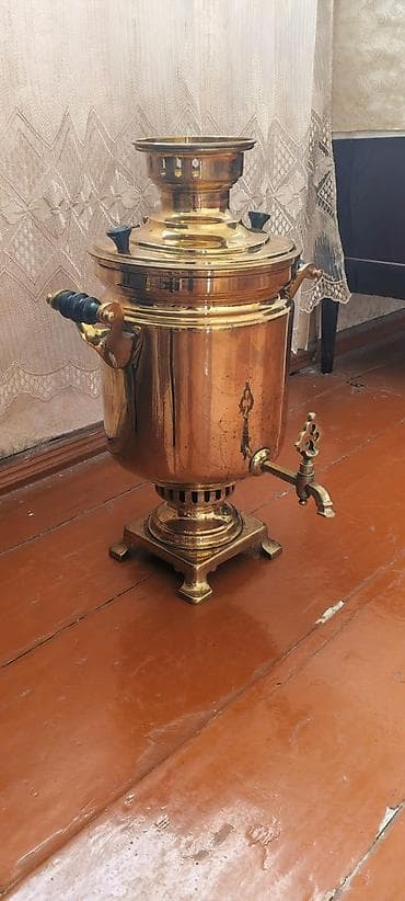 qedim samovar satisi: Mis samovar – klassik rus üslubunda, kömür/odunla işləyən model — 2