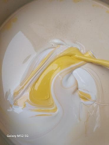 demir kesen alet: Sarı və ağ akril boya qarışığı Məhsul təsviri: - Su əsaslı akril — 2