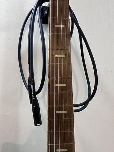 gitara kabel: Gitara ideal veziyyetdedir. islekdir. uzerinde qara Fender burgular — 3