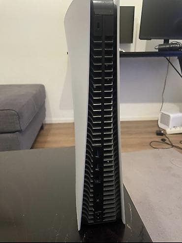 PS3 (Sony PlayStation 3): Playstation 5 digital və 2 orijinal pult. Əla vəziyyətdədir. Xaricdən — 5