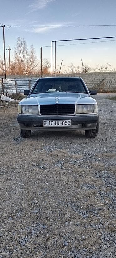 Mercedes-Benz 190: 0.2 l | 1990 il Sedan