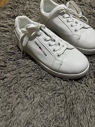 hilfiger: 23azna alinib 15azna satlr 1defe geynlb seliqelidi 38-39 razmer — 2