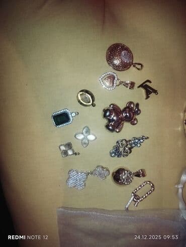 Çantalar: Qadın bəzək aksesuarları dəsti – qarışıq lot Tərkib: - Müxtəlif — 3