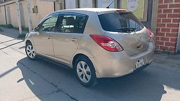 tra: Nissan Tiida hatchback - Kuzov: 5 qapılı hatchback, qızılı/bej rəng - — 3