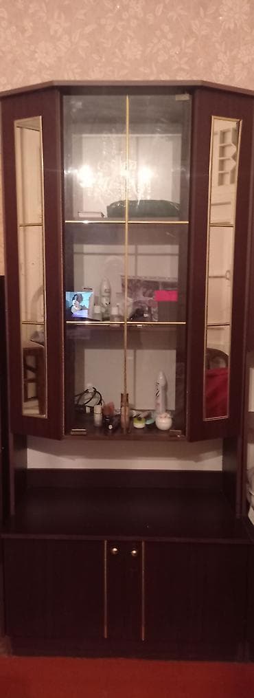 şıfoner: Qonaq otağı üçün bufet-vitrin — 1