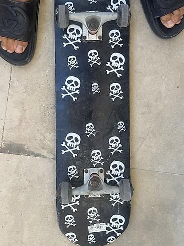 Срочно денеги нужны Skateboard – qara gövdə, “skull & crossbones” lalafo.az -da Срочно денеги нужны Skateboard – qara gövdə, “skull & crossbones”