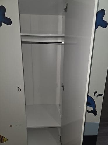 madeyra paltar dolabi: Oğlan və qız üçün, İşlənmiş, 3 qapılı, Açılan, Düz dolab — 2