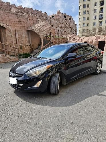 traktor satiwi: Hyundai Elantra: 1.8 l | 2013 il Sedan — 3
