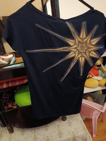 Qadın t‑şörtü – Hostess brendi - Rəng: tünd göy (navy) - Dizayn