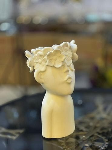 Vazalar: Bir vaza, Keramika — 2