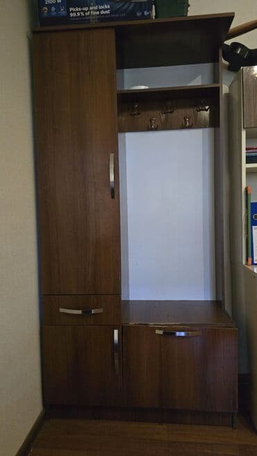 вешалка в прихожую настенная: Б/у, Распашной, 1 дверь Прямой шкаф, Шкаф в прихожей — 2