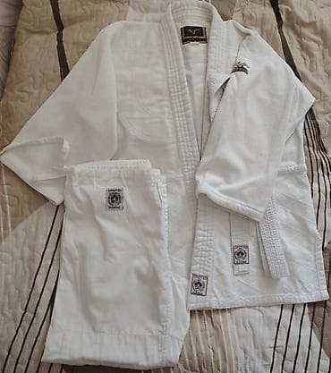 karate kimono: 9-12 yaşlı uşaqlar üçün cüdo paltarı satılır. Yaxşı vəziyyətdədir, az — 1