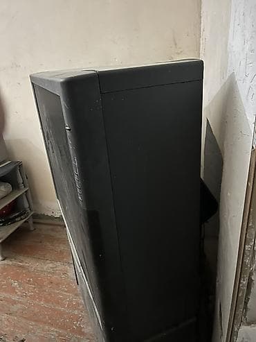 Televizorlar: Sony arxa proyeksiya televizoru - Ekran: təxmini 50–60 düym geniş — 2