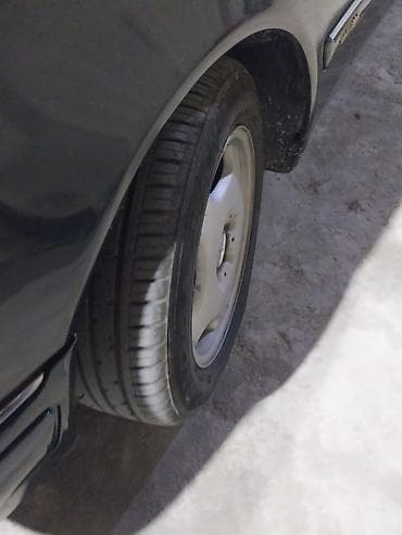 mersedes saat: Mercedes-Benz E-Class W210 sedan - Kuzov: sedan, tünd yaşıl rəng - — 4