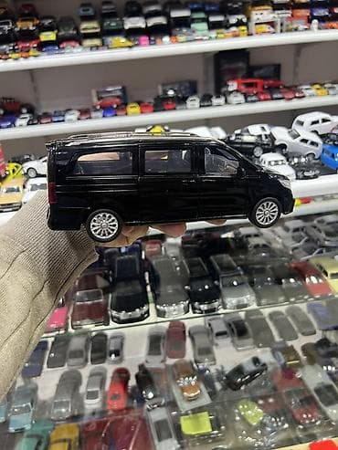 real gitara: Mercedes‑Benz V‑Class L V260L metal kolleksiya modeli - Miqyas — 3