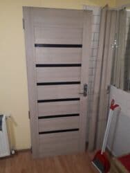 Jalüz qapılar: Müasir dizaynlı otaq qapısı - Material: MDF/laminat örtüklü, açıq — 1