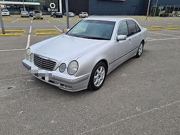 Mercedes-Benz E 220: 2.2 l | 2000 il Sedan