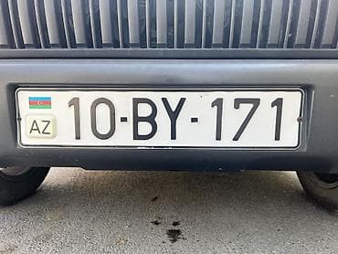 Aksesuarlar və tüninq: Dövlət nömrə nişanı: 10-BY-171 - Format: 10-XXX-XXX seriyası, “BY” — 2