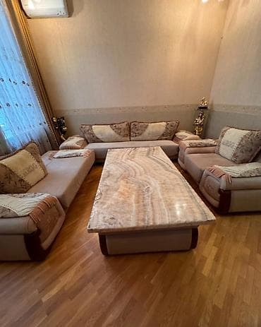 divan sultan: Divan kireslo tecili satılır Qiymet 1000 azn.Ünvan. İcəri şəhər — 1