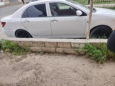 radiator masin: BYD F3 sedan – ağ rəngli, 4 qapı, ön-arkalı tam ölçülü salon. Xarici — 4