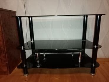 Matraslar: Televizor altlığı satılır. 18 azn. Heç bir problemi yoxdur — 2