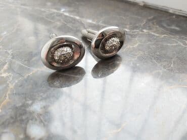 moskva univermağı qizil sirgalar: Yaxsi veziyyetde zaponkalar.Hamisi bir yerdr 50 azn.tek tek 20 azn — 1